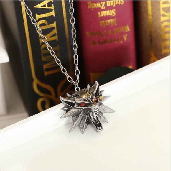 The Witcher 3 Wild Hunt Wolf Head Necklace - Picture 2 of 4